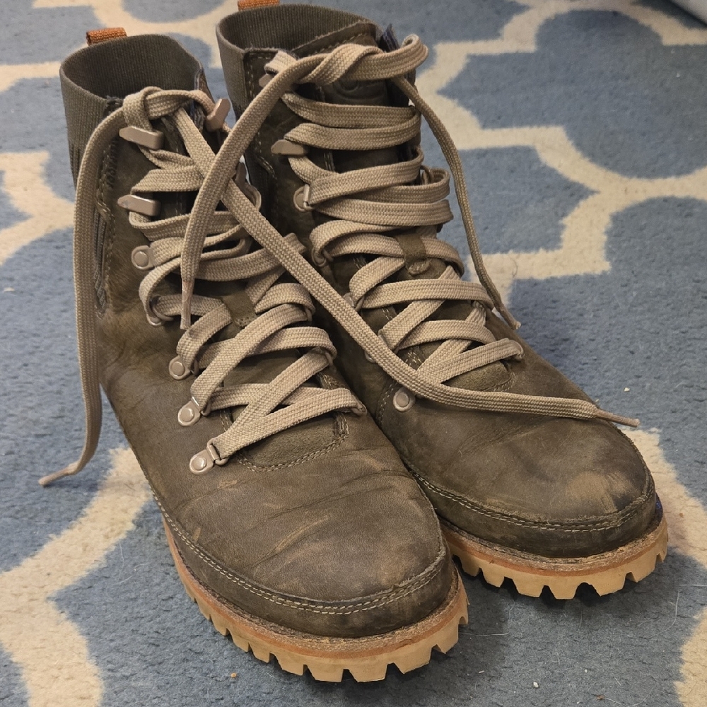 Chaco Lace-Up Women's Boots "Smoke"